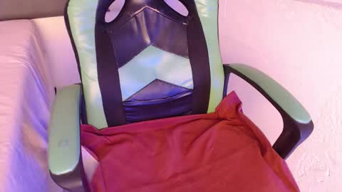 Trixie 3 online show from November 22, 2025, 3:33 pm