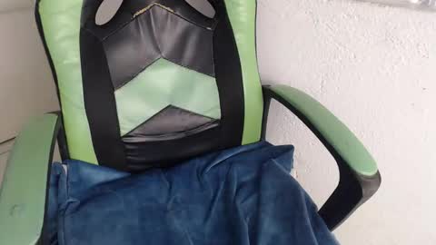 Trixie 3 online show from December 22, 2025, 3:09 pm