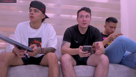 Snapshot of web_gammer_ chatting on January 12, 2025, 4:40 pm Jhonny Dick his neighbors. online show from January 12, 2025, 4:40 pm