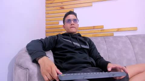 Snapshot of web_gammer_ chatting on September 19, 2025, 7:14 pm Jhonny Dick his neighbors. online show from September 19, 2025, 7:14 pm