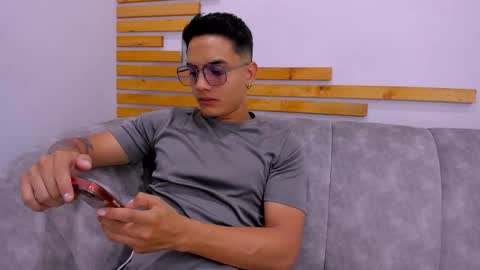 Snapshot of web_gammer_ chatting on September 26, 2025, 7:29 pm Jhonny Dick his neighbors. online show from September 26, 2025, 7:29 pm