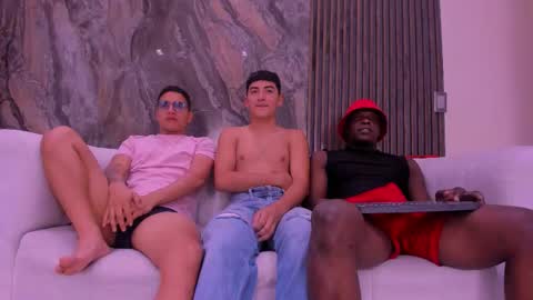 Snapshot of web_gammer_ chatting on December 1, 2025, 1:49 pm Jhonny Dick his neighbors. online show from December 1, 2025, 1:49 pm