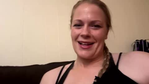 Snapshot of webcumcouple chatting on May 15, 2026, 2:51 am HayleyJay online show from May 15, 2026, 2:51 am