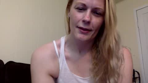 Snapshot of webcumcouple chatting on May 19, 2026, 5:41 pm HayleyJay online show from May 19, 2026, 5:41 pm