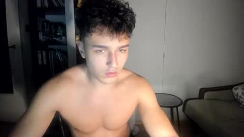 Snapshot of wee_willy_winky chatting on June 10, 2026, 11:24 pm wee_willy_winky online show from June 10, 2026, 11:24 pm