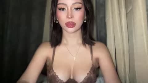 Snapshot of weebu010 chatting on November 19, 2025, 5:46 pm Marie Pelie online show from November 19, 2025, 5:46 pm