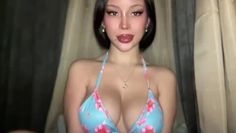 Snapshot of weebu010 chatting on November 21, 2025, 8:51 pm Marie Pelie online show from November 21, 2025, 8:51 pm