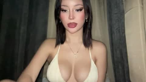 Snapshot of weebu010 chatting on November 22, 2025, 6:40 pm Marie Pelie online show from November 22, 2025, 6:40 pm