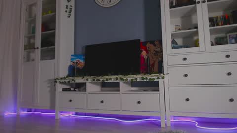  moon  online show from December 2, 2024, 1:13 pm