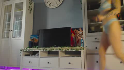  moon  online show from December 4, 2024, 12:03 pm