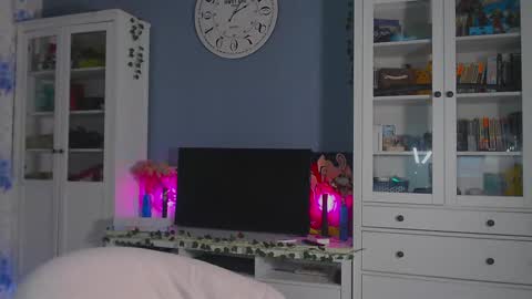  moon  online show from February 9, 2025, 3:23 pm