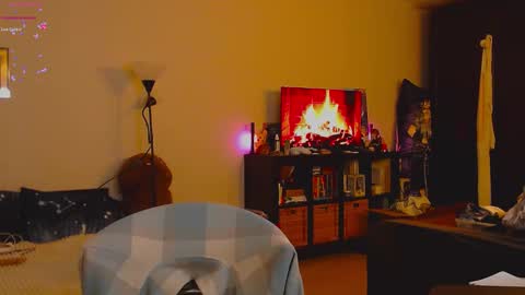  moon  online show from October 31, 2025, 9:05 pm