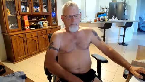 Snapshot of wellhelloo chatting on May 3, 2026, 12:16 am Wellhelloo online show from May 3, 2026, 12:16 am