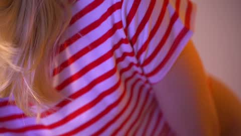 Daisy    online show from December 24, 2024, 6:17 pm