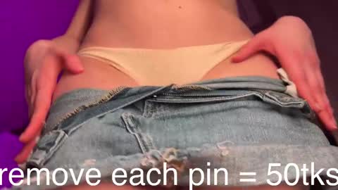 Daisy    online show from February 5, 2025, 9:07 pm