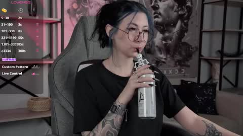 little girl who is always rightLisa online show from November 19, 2025, 1:49 am