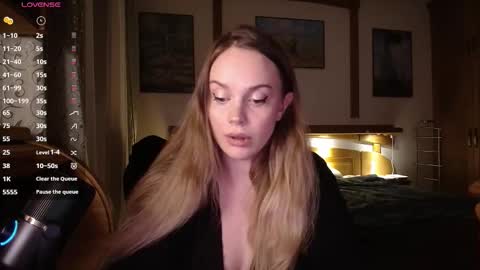 Lana online show from November 17, 2025, 8:47 pm