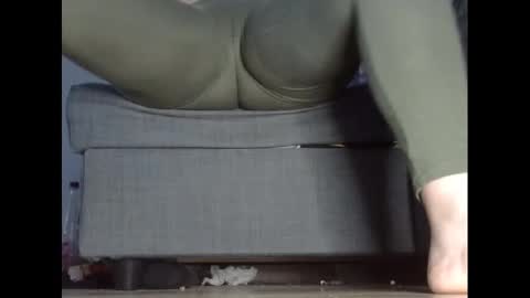 wet_pants2022 online show from February 25, 2025, 6:25 am