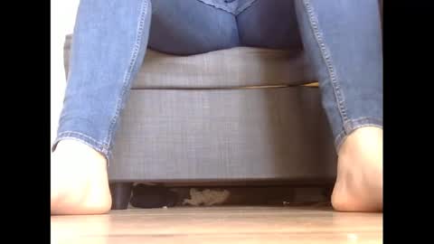 wet_pants2022 online show from February 27, 2025, 1:38 pm