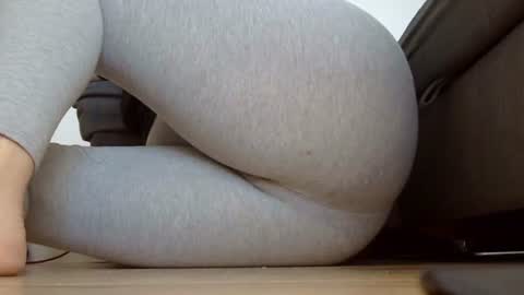 wet_pants2022 online show from September 18, 2025, 7:10 am