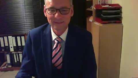 Snapshot of wetsuitedman chatting on May 19, 2026, 5:19 pm Franz online show from May 19, 2026, 5:19 pm