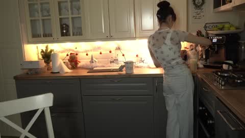 Snapshot of whats_her_name chatting on December 31, 2024, 5:51 pm Victoria Maria online show from December 31, 2024, 5:51 pm