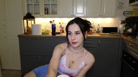 Snapshot of whats_her_name chatting on January 11, 2025, 11:35 pm Victoria Maria online show from January 11, 2025, 11:35 pm