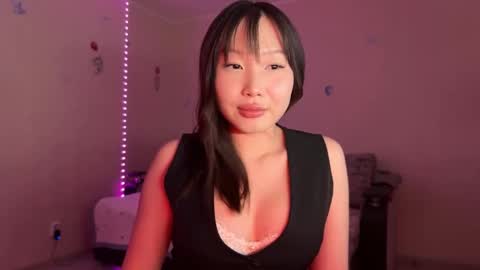 DarsyWhispers online show from November 27, 2025, 1:24 pm