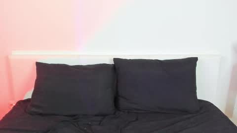 Bella online show from October 3, 2025, 1:35 am