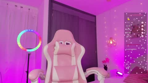 whiteatenea online show from February 8, 2025, 8:09 am