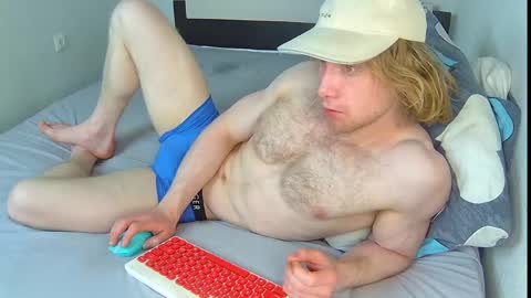 whitebars22 online show from June 1, 2026, 5:20 am