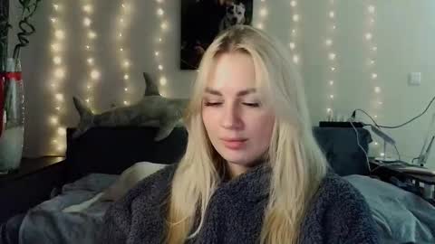 whitehex666 online show from November 29, 2025, 6:44 pm