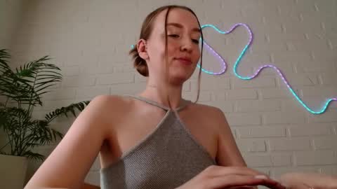 Snapshot of whiteprincessluna chatting on May 19, 2026, 2:34 pm You wont find me here on Saturdays and Sundays online show from May 19, 2026, 2:34 pm