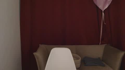 White Queen online show from March 3, 2025, 5:39 pm