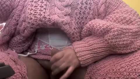 Snapshot of whitesweater chatting on December 2, 2024, 9:56 am whitesweater online show from December 2, 2024, 9:56 am