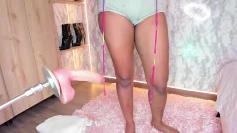 whitneyyfox online show from February 3, 2026, 8:47 pm