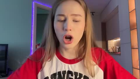 Alisa online show from December 10, 2024, 6:33 am