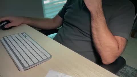 whoisthere_new online show from October 3, 2025, 1:19 pm