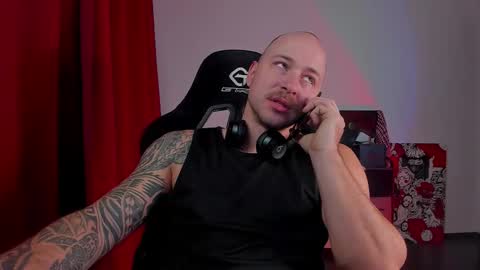 VI online show from November 12, 2025, 4:07 pm