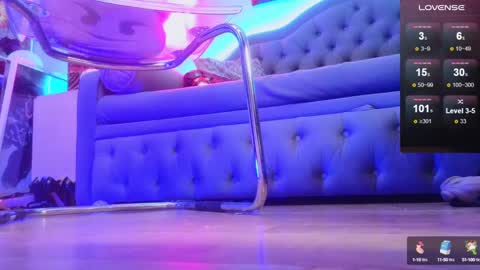 Snapshot of wickedxqueen chatting on December 11, 2024, 7:53 am Laura online show from December 11, 2024, 7:53 am