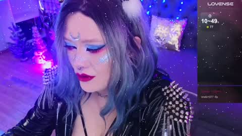 Snapshot of wickedxqueen chatting on January 1, 2025, 12:11 pm Laura online show from January 1, 2025, 12:11 pm