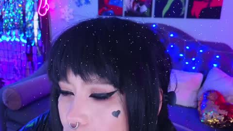 Snapshot of wickedxqueen chatting on January 1, 2025, 11:29 pm Laura online show from January 1, 2025, 11:29 pm