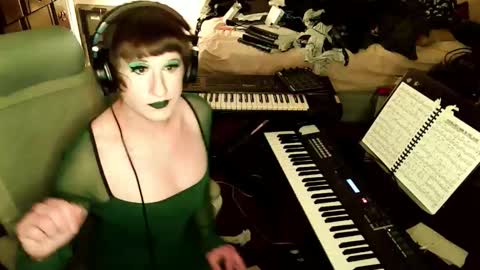 Countess of Hotdogs online show from December 18, 2025, 6:30 am