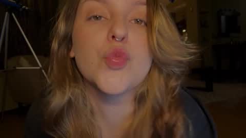 Snapshot of wievin chatting on January 16, 2026, 1:59 pm VI online show from January 16, 2026, 1:59 pm