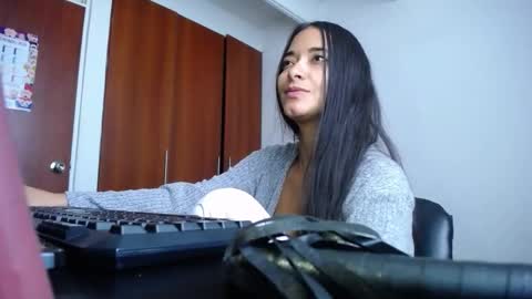 Ilauren online show from February 19, 2026, 12:34 pm