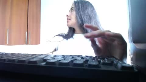 Ilauren online show from July 18, 2026, 3:05 pm