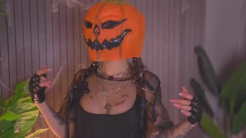 Audrey online show from October 31, 2025, 7:42 am