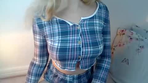 Snapshot of wild_seduction chatting on February 26, 2025, 12:14 pm Ella online show from February 26, 2025, 12:14 pm