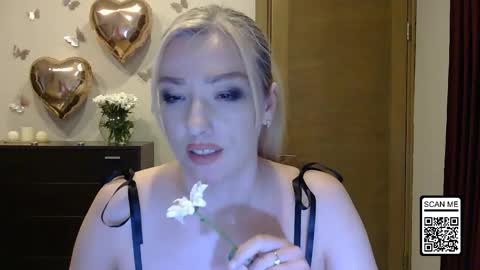 Snapshot of wild_silk_desire chatting on April 30, 2026, 8:57 pm Alina online show from April 30, 2026, 8:57 pm