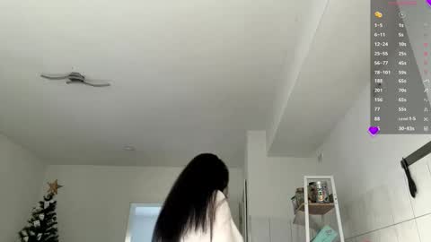 Mia online show from October 17, 2025, 7:00 am